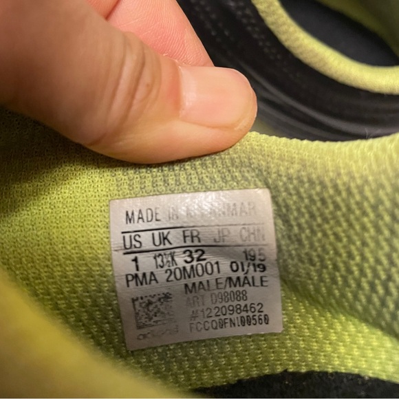 Kids’ Adidas Soccer Cleats - size 1Y - Picture 5 of 5